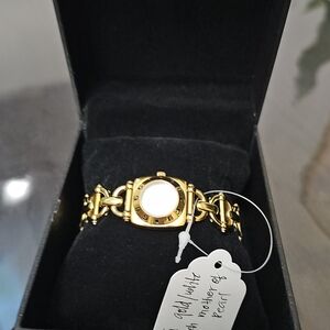 GUCCI Gold Watch with White Dial MOTHER OF PEARL